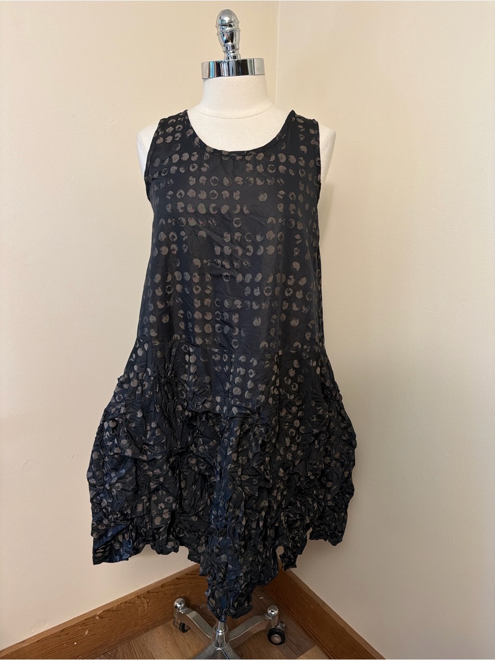 Sun Kim Black w/ Light Brown Dots Sleeveless Scrunch Dress XS-S